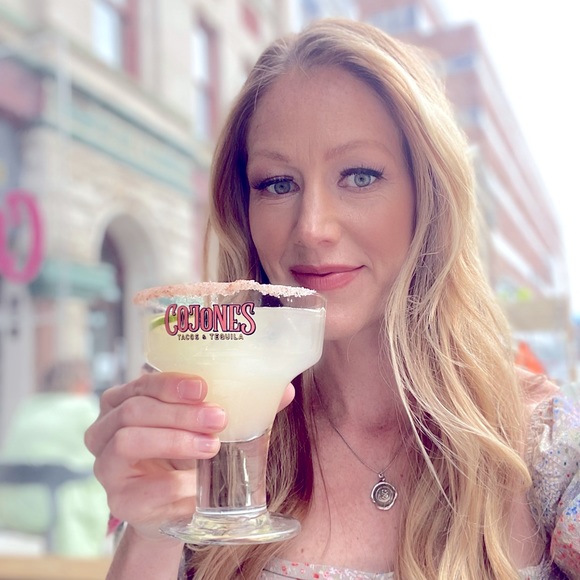 Meet your Posher, Stephanie - Picture 5 of 6